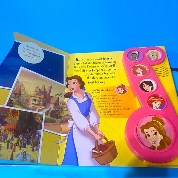 DISNEY PRINCESS AROUND THE WORLD PLAY A SONG & HAPPILY EVER AFTER 3 IN ONE BOOK - Picture 9 of 15